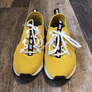 Nike yellow rosch